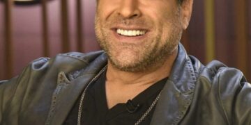 وائل كفوري ينجو من سقوط طائرة!