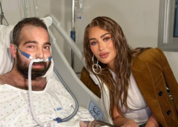 تامر حسني يقع في موقف محرج مع السفير الفرنسي