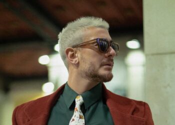 تامر حسني يقع في موقف محرج مع السفير الفرنسي