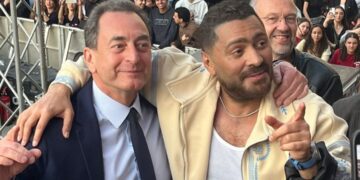 تامر حسني يقع في موقف محرج مع السفير الفرنسي