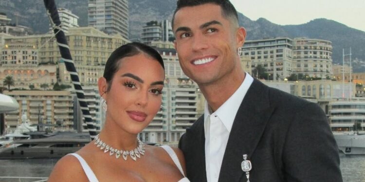 لأول مرة.. حمادة هلال يخصص أغنية لمرضى التوحد