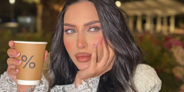 زينة مكي تطلق كتابها الأول “الثقب الأسود”