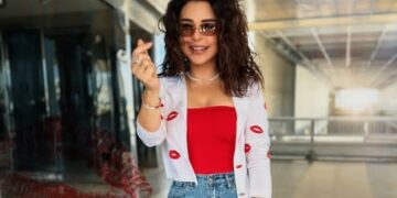ماغي بوغصن برسالة وطنية على حقيبة سفرها